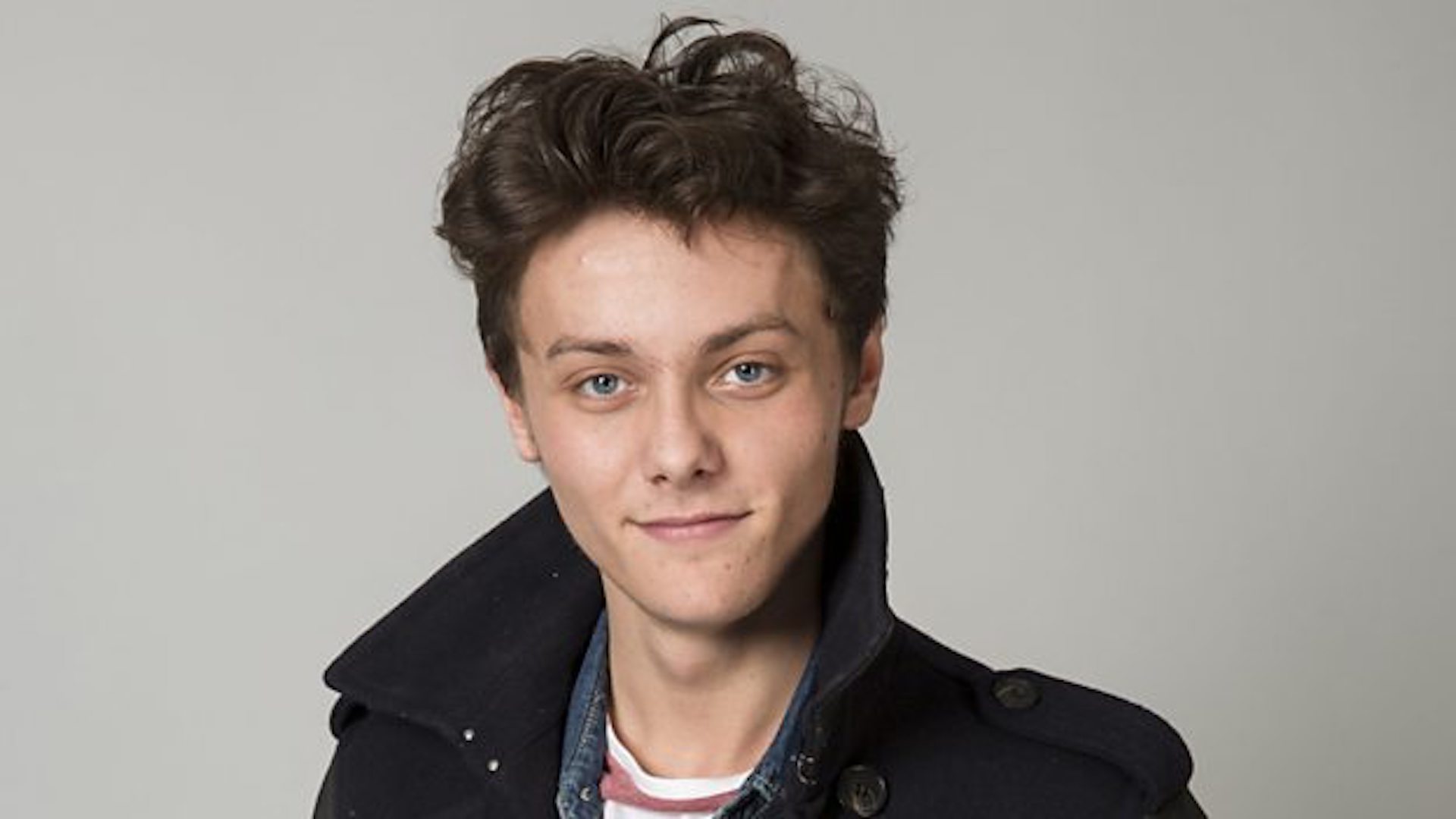 Outnumbered star working at American Golf - GolfPunkHQ