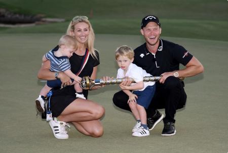 Danny Willett returns to the winning circle after 953 days