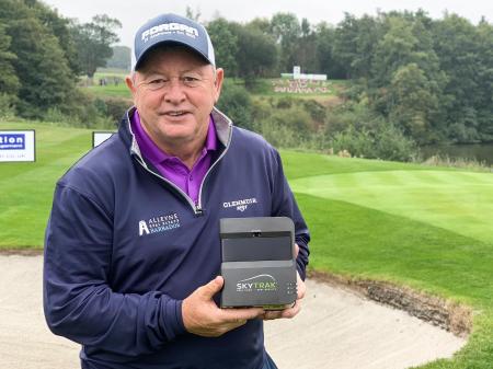 Ian Woosnam installs SkyTrak at home